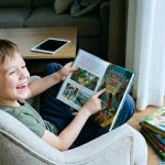Как привить ребенку любовь к чтению: магия историй и естественное скорочтение